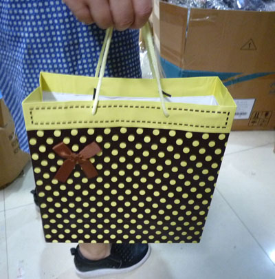 彩色服装手提礼品纸袋	
